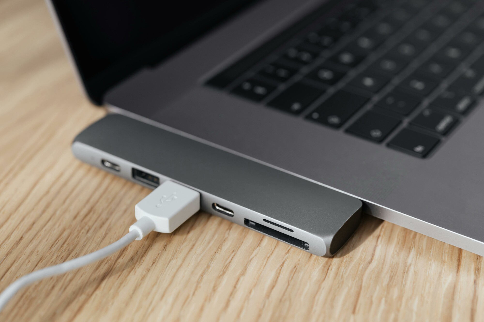 näyttö USB-C:llä